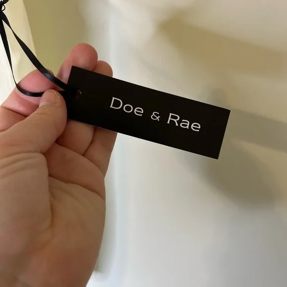 2/$30 Doe & Rae - Cream Pleated Sleeveless Blouse NWT Size M - Picture 5 of 8